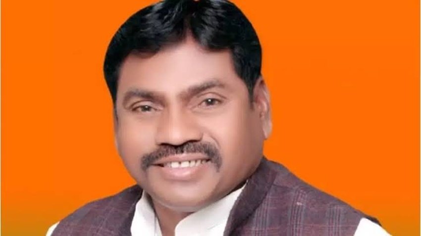 ओबरा से विधायक संजीव गोंड को समाज कल्याण, अनुसूचित जाति एवं जनजाति कल्याण विभाग का राज्यमंत्री बनाया गया है। उन्होंने दसवीं तक पढ़ाई की है।