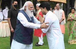 ज्योतिरादित्य सिंधिया का पुराना वीडियो शेयर कर दिग्विजय सिंह के बेटे ने कसा तंज, नरेंद्र मोदी की मिमिक्री कर रहे थे केंद्रीय मंत्री