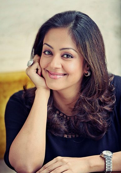 एक्ट्रेस ज्योतिका का पूरा नाम ज्योतिका सदाना सर्वानन है। ज्योतिका ने फिल्मों के लिए कभी सरनेम यूज नहीं किया। (Photo: Jyothika Twitter)