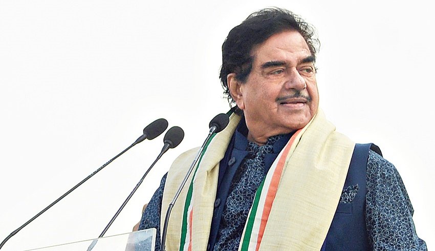 पश्चिम बंगाल की आसनसोल (Assansol Bypoll) लोकसभा सीट पर ममता बनर्जी (Mamata Banerjee) की पार्टी टीएमसी (TMC) के टिकट पर शत्रुघ्न सिन्हा (Shatrughan Sinha) चुनाव लड़ रहे हैं। यह सीट बाबुल सुप्रियो (Babul Supriyo) के बीजेपी और लोकसभा की सदस्यता से इस्तीफा देने के बाद खाली हुई थी। शत्रुघ्न सिन्हा के खिलाफ बीजेपी (BJP) ने अग्निमित्रा पॉल (Agnimitra Paul) को उतारा है। आइए जानते हैं कौन हैं अग्निमित्रा: