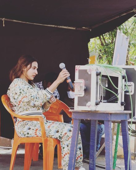 मीनू अरोड़ा ने एक मीडिया इंटरव्यू में ऐश्वर्या के बॉलीवुड डेब्यू के बारे में बताया है। हालांकि उन्होंने फिल्म के बारे में बहुत कुछ बताने से इनकार कर दिया।