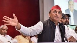 कागज पर ही चला दें बुलडोजर- UP बोर्ड के पेपर लीक पर अखिलेश यादव ने योगी आदित्यनाथ सरकार पर यूं कसा तंज