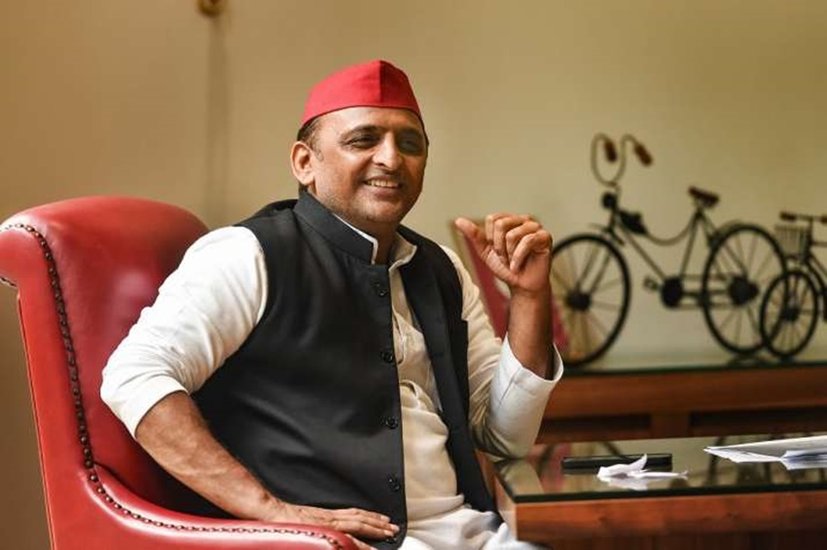 इंडियन एक्सप्रेस ने साल 2021 में जो ऐसी सूची निकाली थी उसमें अखिलेश यादव 70वें पायदान पर थे।  (Photo: PTI)