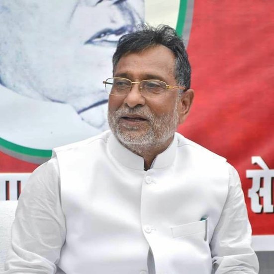 बलिया में इस बार बांसडीह विधानसभा सीट पर सपा के कद्दावर नेता राम गोविंद चौधरी की प्रतिष्ठा दांव पर है। चौधरी अब तक आठ बार विधानसभा चुनाव लड़े और अभी तक कोई उन्हें हरा नहीं सका है।