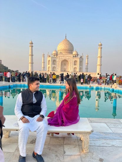 दोनों की तस्वीरों को इनके फॉलोअर्स काफी प्यार देते हैं।