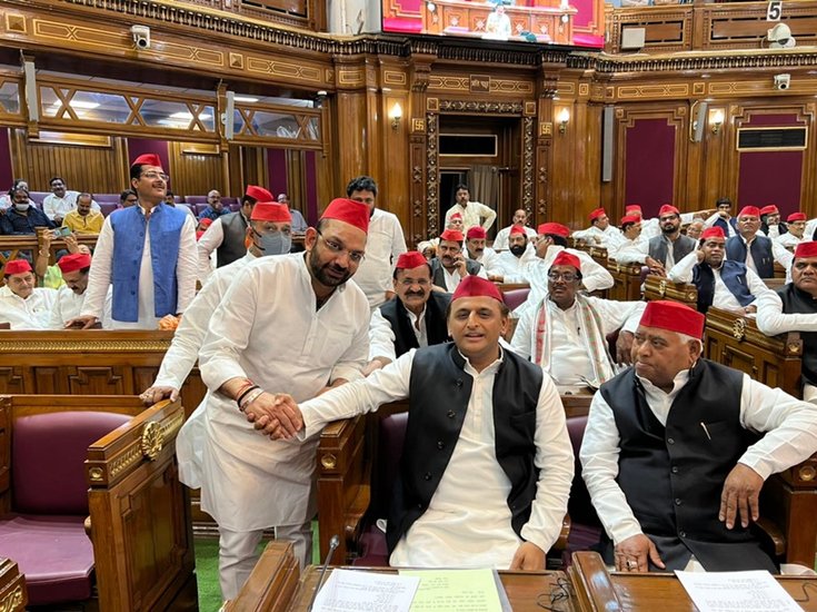 अखिलेश यादव ने यह भी कहा कि विपक्ष सकरात्मक भूमिका निभाएगा। बता दें कि अखिलेश यादव करहल विधानसभा सीट से चुनाव जीतकर सदन पहुंचे हैं।