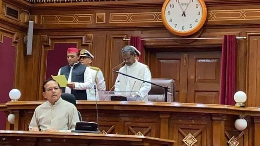 अखिलेश यादव ने सदन में विधायक पद की शपथ ली।