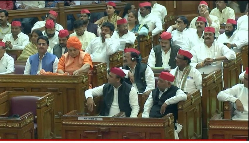 अखिलेश यादव 2019 में आजमगढ़ से लोकसभा सांसद चुने गए थे। विधायक बनने के बाद उन्होंने सांसदी छोड़ दी है।