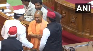 Akhilesh yadav, Yogi Adityanth