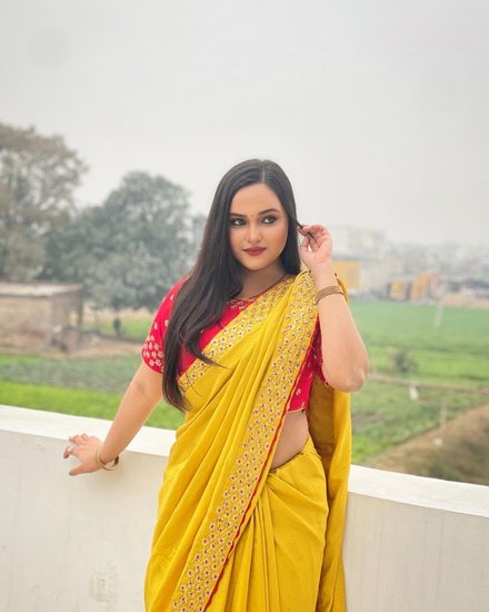 मिसेज टीचर में आलिया में बेहद बोल्ड किरदार निभाया है। इस सीरीज में उनपर कई इंटीमेट सीन फिल्माए गए हैं।