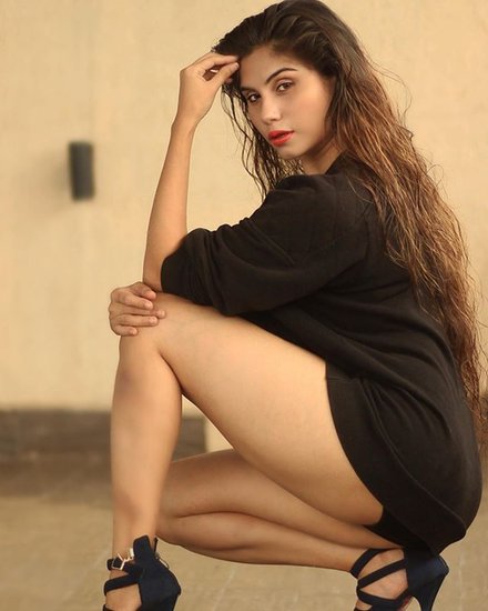 तान्या चटर्जी ने गंदी बात 4 में अपने बोल्ड सीन से खूब सुर्खियां बटोरी थीं। तान्या ने भी शादी नहीं की है।