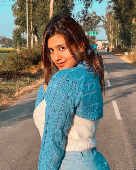 कंगना रनौत ने शो में अंजली का परिचय कराते हुए भी इस बात का जिक्र किया था कि अंजली के फॉलोअर्स उनसे भी ज्यादा हैं।