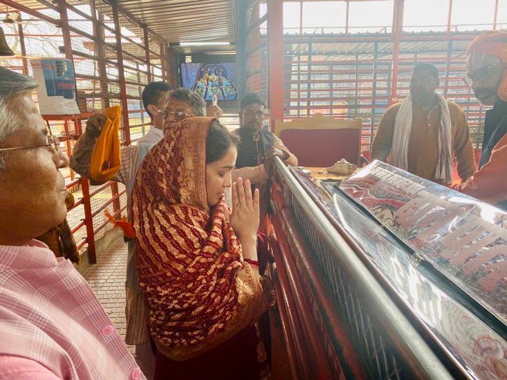अयोध्या में भगवान श्रीराम के मंदिर में अपर्णा यादव।