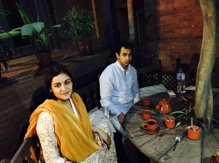 बता दें कि अपर्णा यादव और प्रतीक ने परिवार की रजामंदी से प्रेम विवाह किया है। दोनों की शादी 4 दिसंबर 2011 को हुई थी।