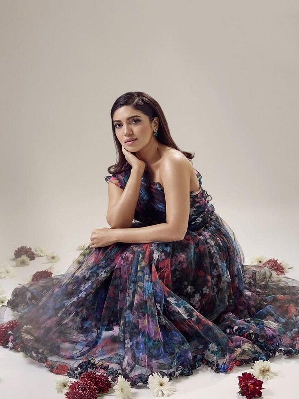 BHUMI PEDNEKAR IN BARBIE DOLL LO