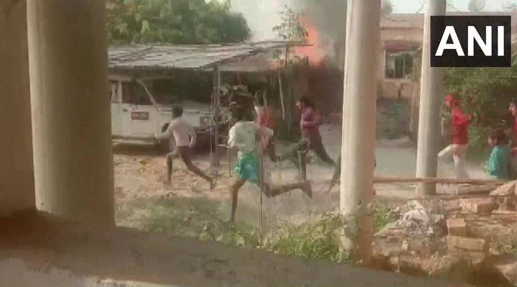 बिहारः हिरासत में शख्स मरा, तो भीड़ ने फूंका थाना, बवाल के बीच एक हवलदार की मौत; एसपी बोले- मधुमक्खी के डंक से गई जान
