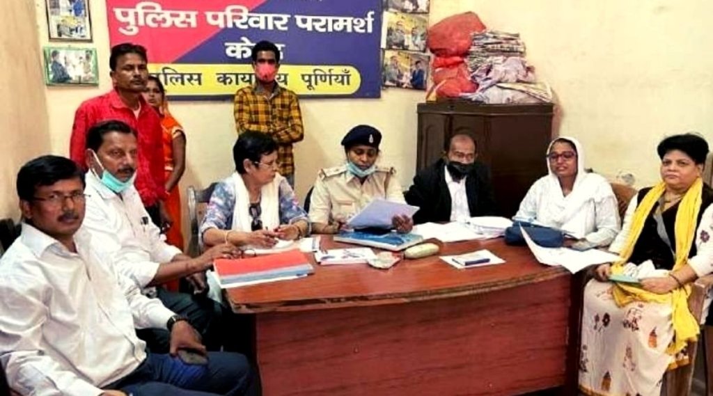 परामर्श केंद्र ने पति को दोनों पत्नियों के साथ अलग-अलग घरों में रहने का निर्देश दिया है(फोटो सोर्स: ट्विटर)।