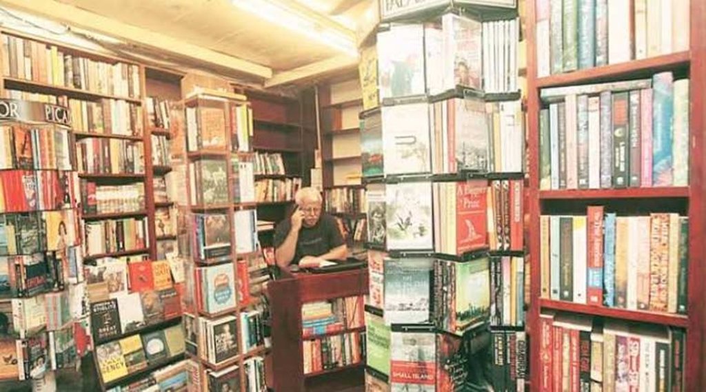 तकनीकी संजाल में कराहती किताबें