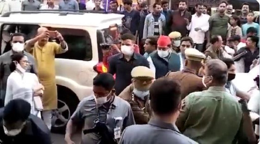 सीएम ममता बनर्जी का वाराणसी में विरोध (Screen grab from video-@news24tvchannel)