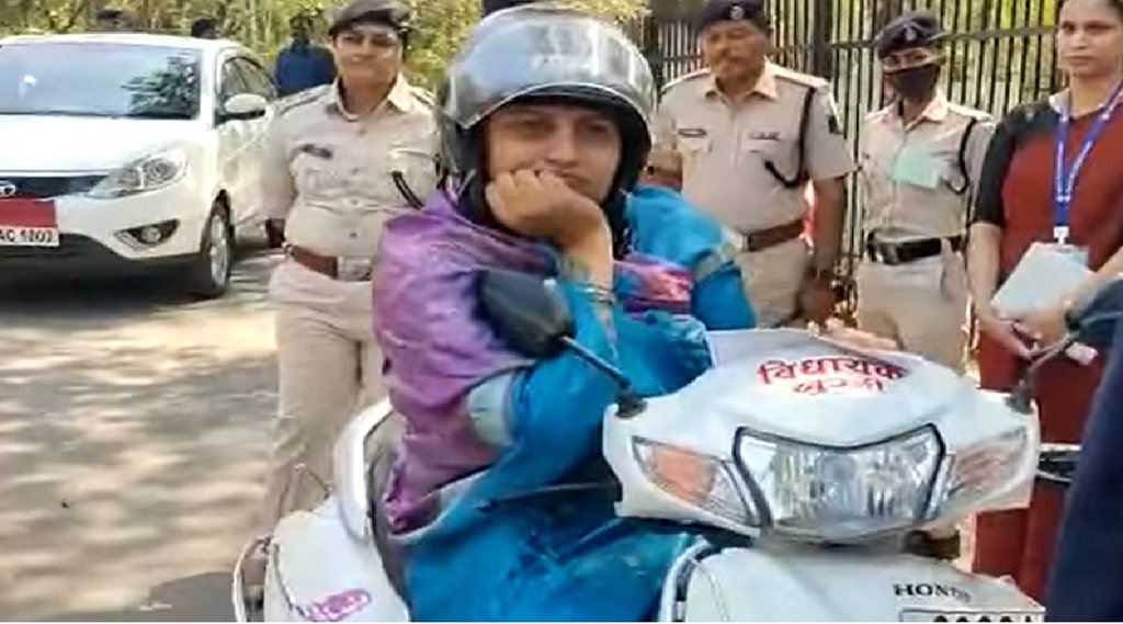 Chhattisgarh, Congress MLA, Assembly gate, Scooty, Raipur, Bhupesh Bagel