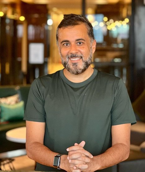 चेतन भगत की लिखी गईं किताबों पर कई बॉलीवुड फिल्में बन चुकी हैं। उनसे से एक 3 इडियट्स भी है, जो उनके पहले उपन्यास 'फाइव पॉइंट समवन' पर आधारित है। चेतन भगत के उपन्यास पर बनी फिल्में ओटीटी पर भी देख सकते हैं। आइए उन फिल्मों के बारे में जानते हैं।