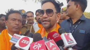 Dinesh Lal Yadav, Akhilesh Yadav