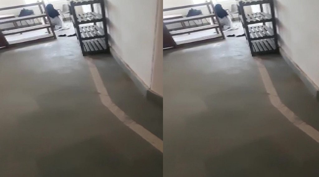 muslim girl offers Namaz in classroom