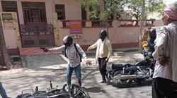 यूपी में बदमाशों ने पेट्रोल पंप वाले से लूटे 25 लाख तो अखिलेश यादव ने योगी आदित्यनाथ पर साधा निशाना, लोगों ने भी किए ऐसे कमेंट