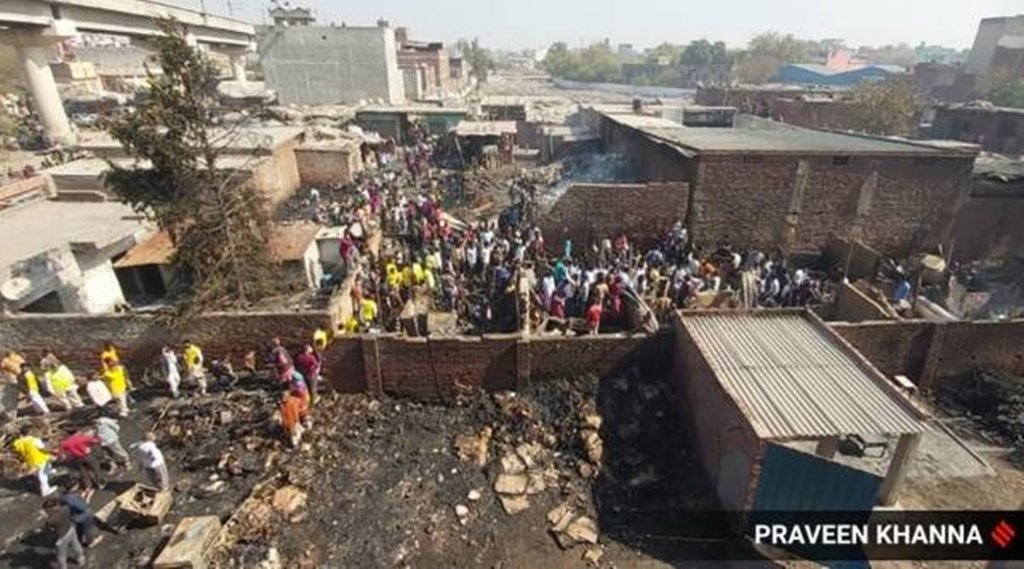 दिल्‍ली के गोकुलपुरी में आग लगने से तबाही। फाइल फोटो।