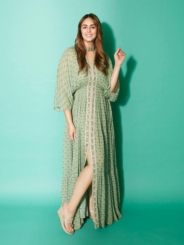 HUMA QURESHI IN THIGH HIGH SLIT