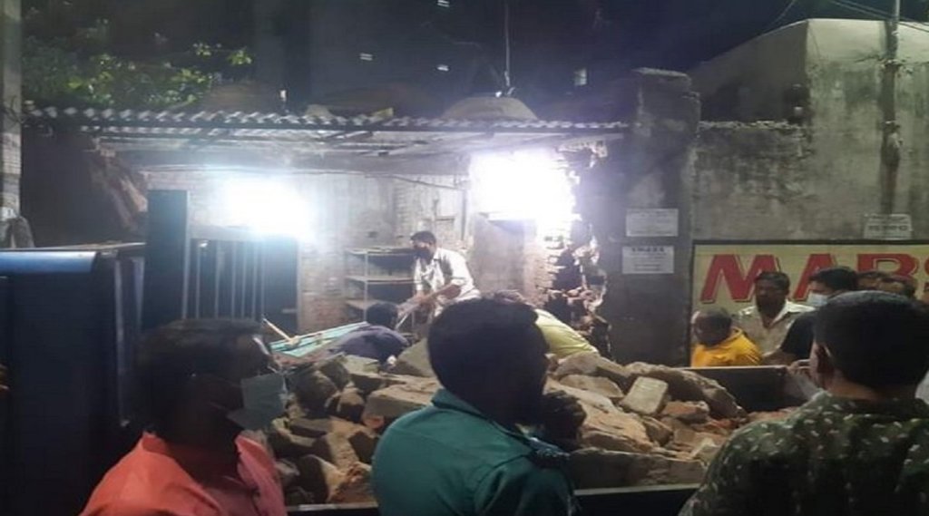 ढाका में इस्कॉन राधाकांत मंदिर पर हमला। (फोटो- एएनआइ)