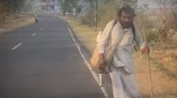 लाठी, झोला और हाथ में कमंडल लेकर नर्मदा की परिक्रमा के लिए क्यों निकल पड़े सलीम इस्माइल पठान, पढ़ें इनकी पूरी कहानी