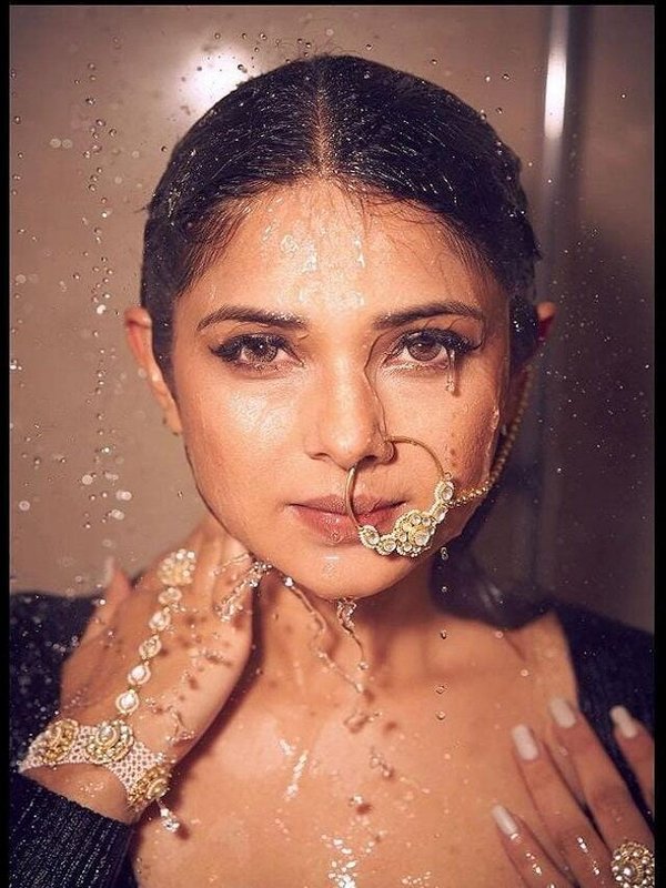 JENNIFER WINGET KILLER LOOK IN N