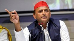 अखिलेश यादव ने पोस्ट की सांडों के जुल्म की कहानी, बीजेपी नेता का पलटवार- ये पहला यदुवंशी जो है गोवंश के खिलाफ