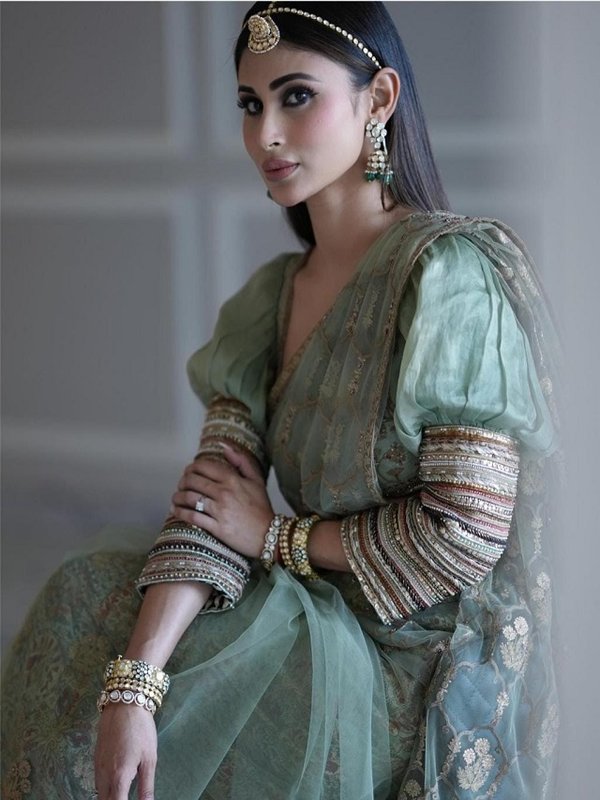MOUNI ROY IN GREEN ELEGANCE SAREE LOOK