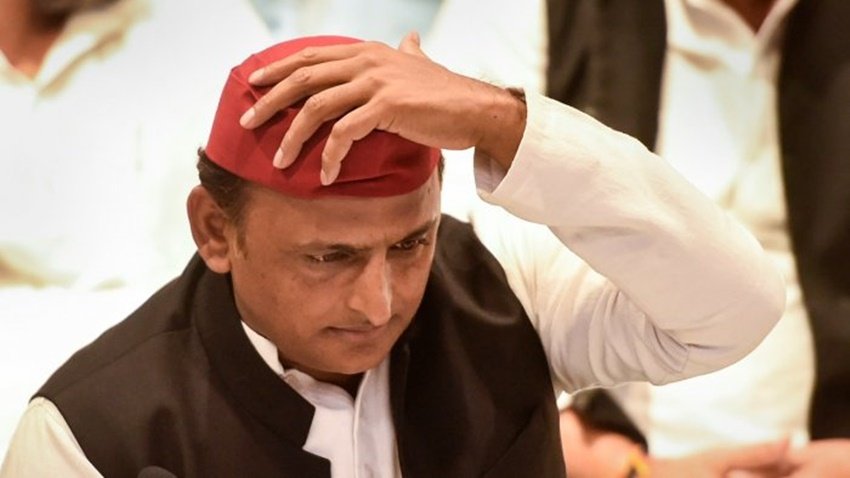 मुलायम सिंह की तरह उनके बेटे अखिलेश यादव के नाम भी एक रिकॉर्ड दर्ज है। अखिलेश के नाम उत्तर प्रदेश का सबसे युवा सीएम बनने का कीर्तिमान है।