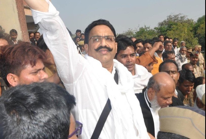 मुख्तार अंसारी यूपी की राजनीति का चर्चित चेहरा हैं। वह कई बार विधायक रहे हैं। फिलहाल जेल में बंद मुख्तार अंसारी पर 15 जुलाई 2001 गाजीपुर में हमला हुआ था। इस हमले में 3 लोगों की जान गई थी और 11 लोग घायल हुए थे। हमले में मुख्तार की जान बच गई थी।