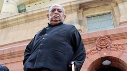 मुनव्वर राणा ने योगी और उनकी मां की तस्वीर साझा कर की तारीफ, लोग शायराना अंदाज में मारने लगे ताना