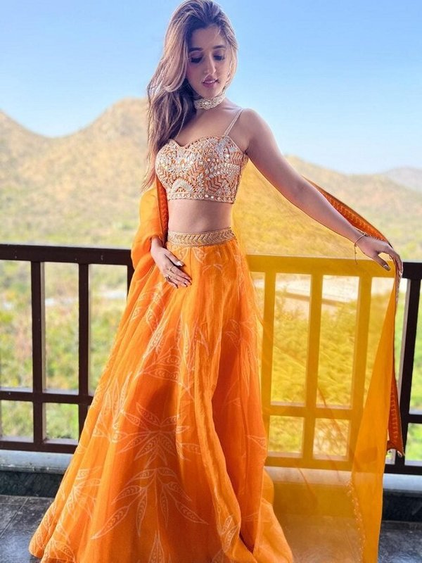 NIDHI SHAH IN LEHENGA - DESI SWA