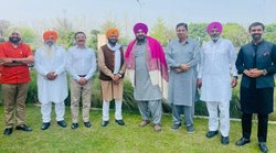 ठोको ताली करते -करते कांग्रेस को ही ठोक दिया- दोस्तों के साथ नवजोत सिंह सिद्धू ने शेयर की तस्वीर तो लोग ऐसे लेने लगे मजे