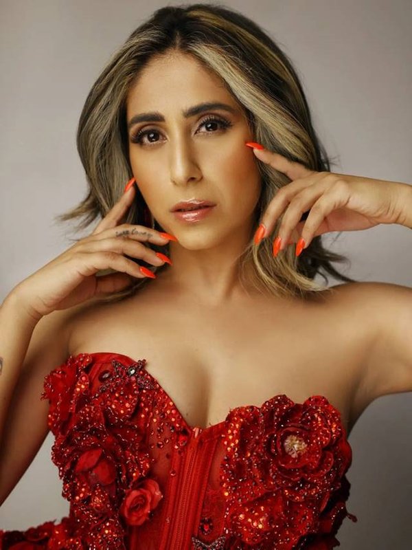 Neha bhasin ka style