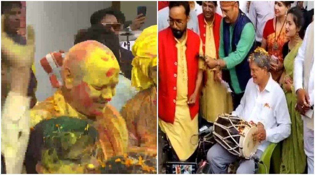 होली मनाते हुए मनीष सिसोदिया और हरीश रावत। (फोटो- एएनआई)