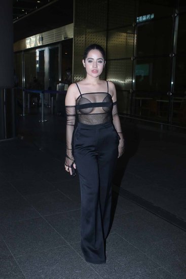 अपने बोल्ड बयानों और कपड़े से अकसर चर्चा में रहने वालीं&nbsp;उर्फी जावेद भी बता चुकी हैं कि वह भले बोल्ड कपड़े पहनती हों&nbsp;लेकिन बोल्ड सीन फिल्माना उनके&nbsp;बस की बात नहीं। इसी कारण उन्होंने कई वेब सीरीज के ऑफर ठुकरा दिये थे।&nbsp;