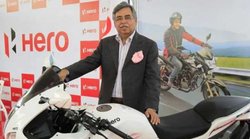Hero Motocorp के चेयरमैन पवन मुंजाल के ठिकानों पर IT की रेड, भतीजे से रहा है विवाद; जानें- कितनी है नेट वर्थ