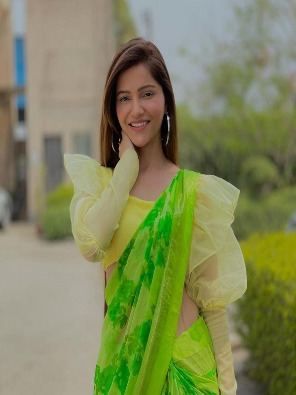 RUBINA DILAIK - STYLISH SAREE LO