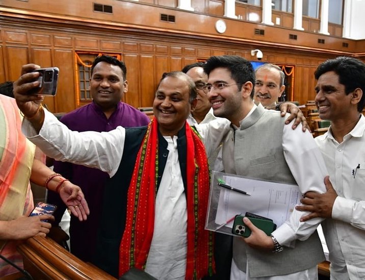 बता दें कि सांसद बनने से पहले राघव चड्ढा दिल्ली में राजेंद्र नगर विधानसभा सीट से आम आदमी पार्टी के विधायक रह चुके हैं।