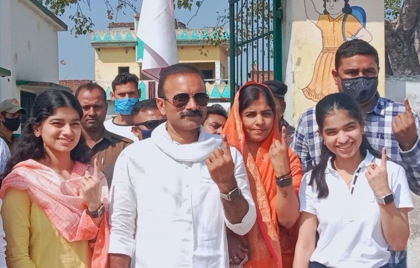 सैयदराजा विधानसभा सीट से सुशील सिंह एक बार फिर से बीजेपी के टिकट पर सदन पहुंचे हैं। सुशील सिंह ने सपा के मनोज सिंह को हराकर विजय हासिल की। 