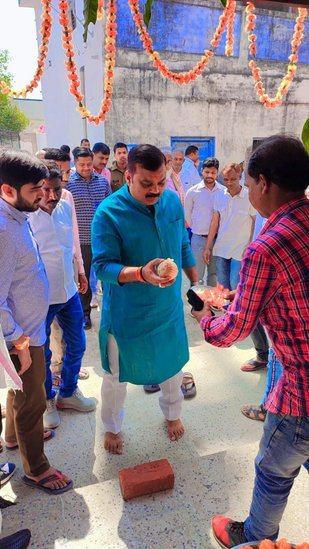 सुल्तानपुर की इसौली सीट से यशभद्र सिंह उर्फ मोनू सिंह चुनाव हार गए हैं। मोनू सिंह बीएसपी के टिकट पर लगातार दूसरा चुनाव हारे हैं।