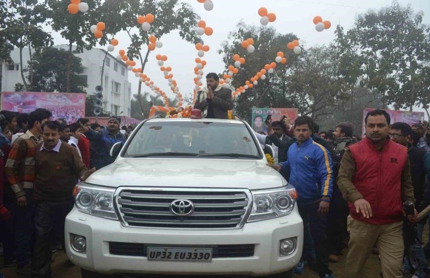 बृजभूषण शरण सिंह उत्तर प्रदेश में कैसरगंज से बीजेपी के लोकसभा सांसद हैं। बृजभूषण शरण सिंह भी टोयोटा की लैंड क्रूजर से चलते हैं।