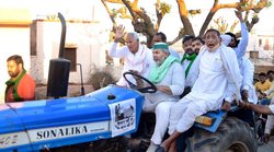 राकेश टिकैत अब ट्रैक्टर कहां ले जाएगा- यूपी चुनाव के नतीजे देख किसान नेता को ट्रोल कर रहे लोग